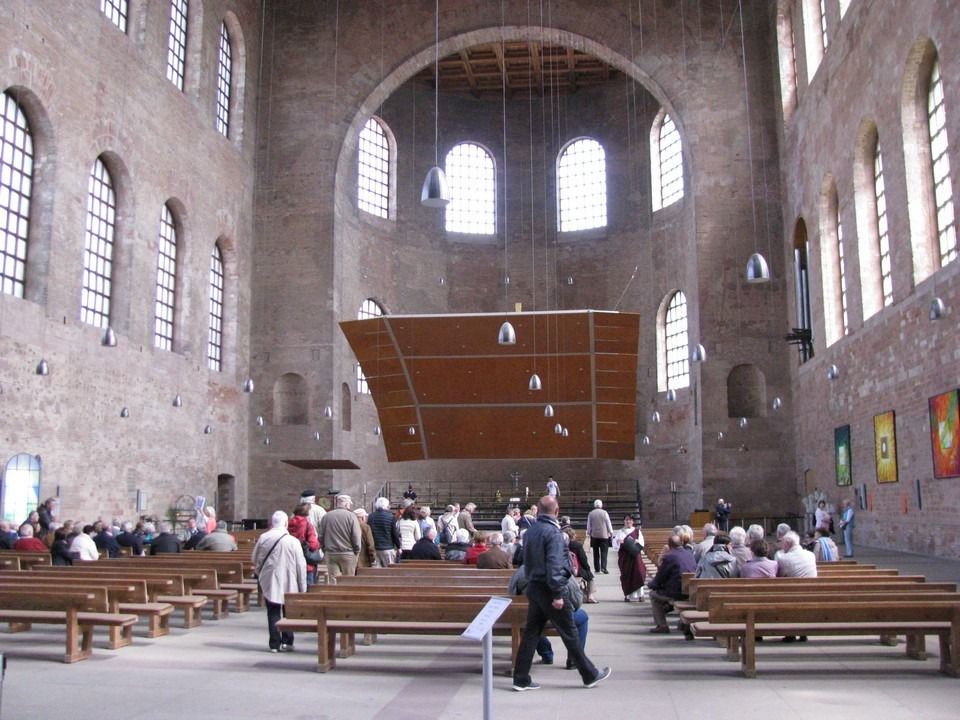 salle romaine du tr ne basilique constantin  salle romaine du tr ne basilique constantin